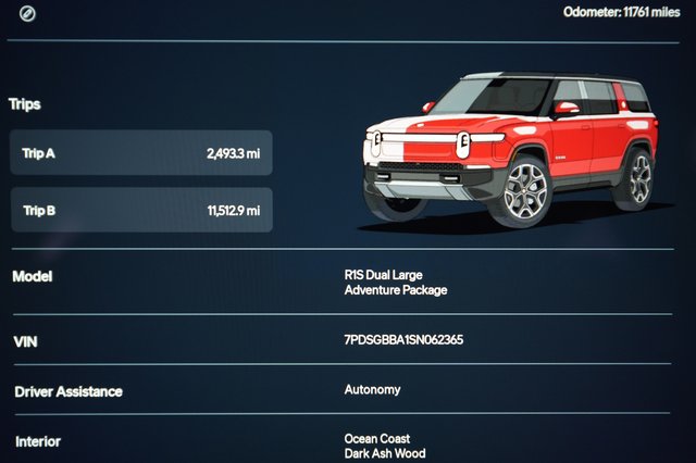2025 Rivian R1S — photo 5 of 27