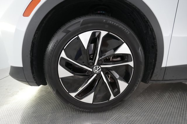 2022 Volkswagen ID.4 — photo 16 of 23