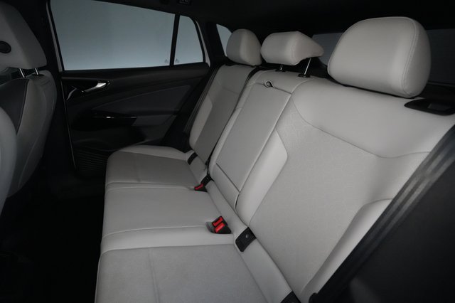 2022 Volkswagen ID.4 — photo 19 of 23
