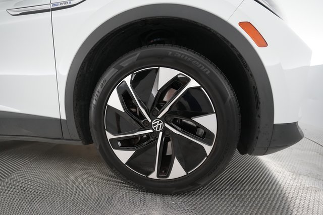 2022 Volkswagen ID.4 — photo 17 of 23