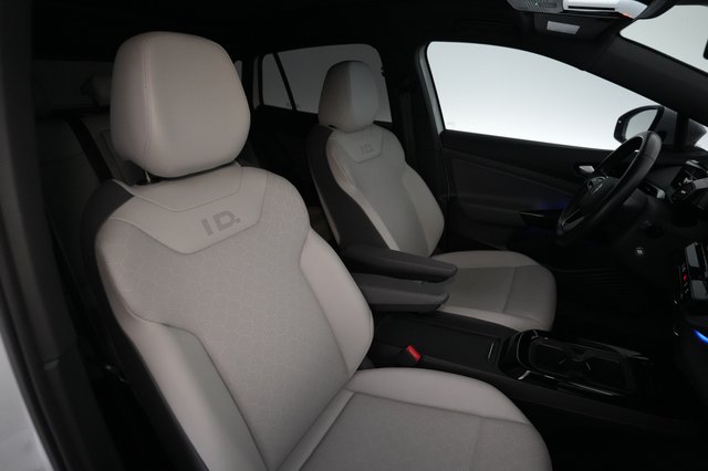 2022 Volkswagen ID.4 — photo 18 of 23