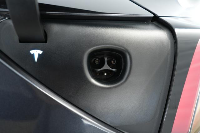2024 Tesla Model 3 — photo 8 of 23