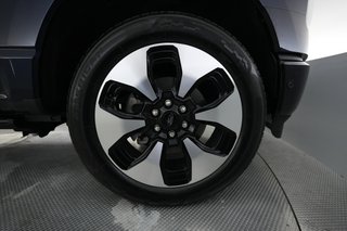 2023 Ford F-150 Lightning — photo 10 of 20