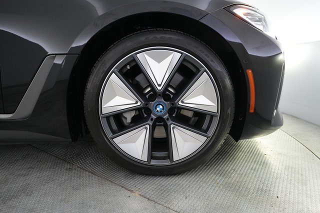 2023 BMW i4 — photo 16 of 23