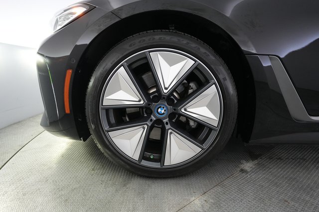 2023 BMW i4 — photo 15 of 23