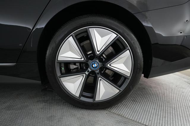 2023 BMW i4 — photo 7 of 23