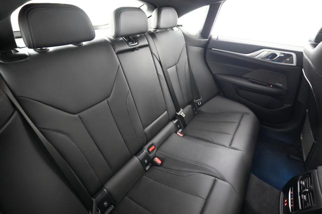 2023 BMW i4 — photo 4 of 23
