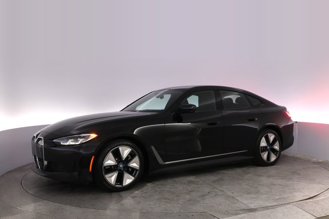 2023 BMW i4 — photo 14 of 23