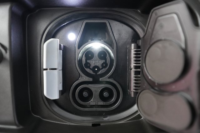 2023 BMW i4 — photo 8 of 23