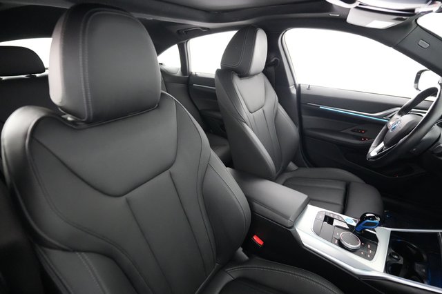 2023 BMW i4 — photo 18 of 23