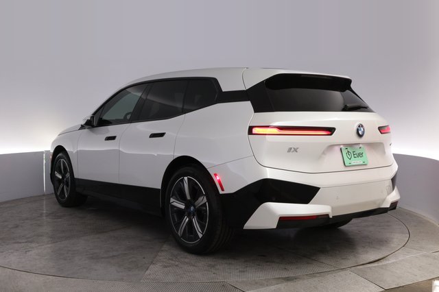 2024 BMW iX — photo 13 of 26