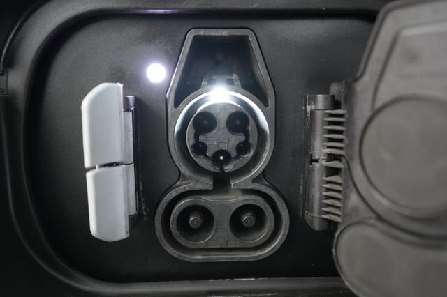 2024 BMW iX — photo 8 of 26