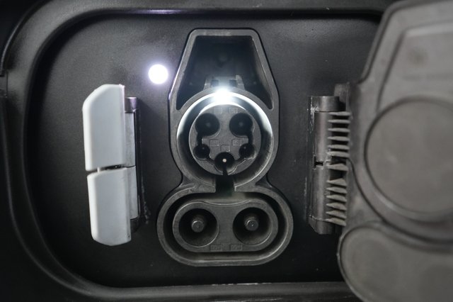 2024 BMW iX — photo 8 of 26