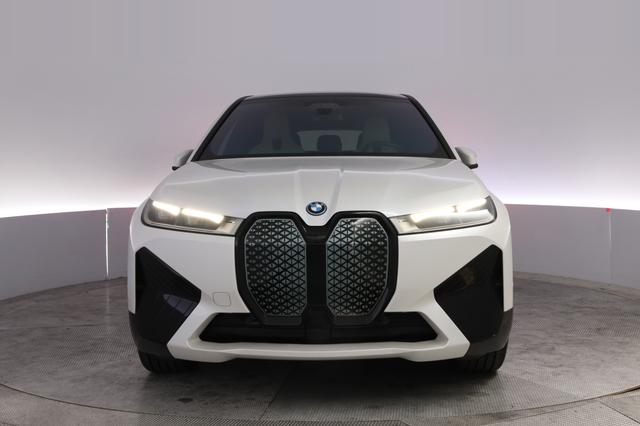 2024 BMW iX — photo 9 of 26