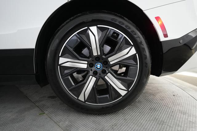 2024 BMW iX — photo 7 of 26