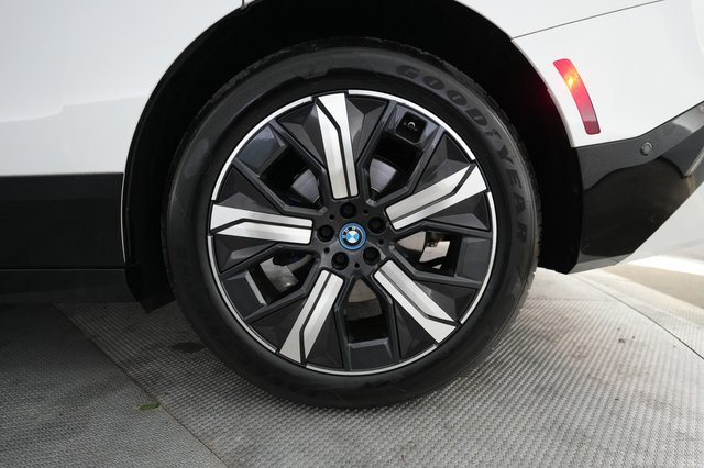 2024 BMW iX — photo 7 of 26