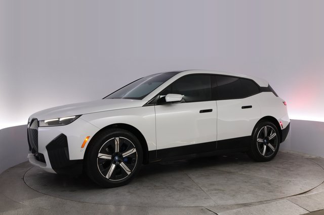 2024 BMW iX — photo 14 of 26