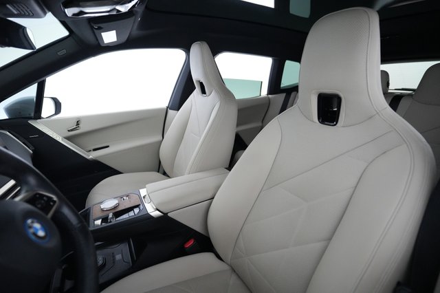 2024 BMW iX — photo 19 of 26