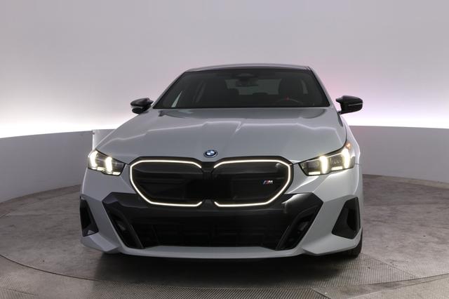 2024 BMW i5 — photo 9 of 23