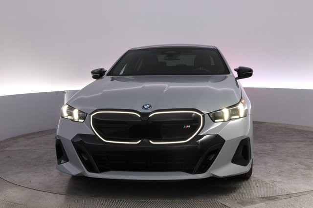 2024 BMW i5 — photo 9 of 23