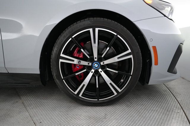 2024 BMW i5 — photo 16 of 23