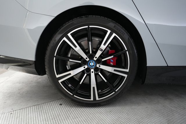 2024 BMW i5 — photo 17 of 23