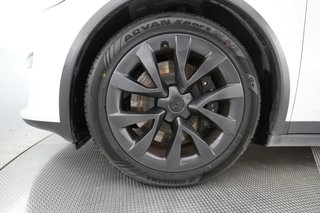2022 Tesla Model X — photo 7 of 26
