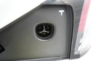 2022 Tesla Model X — photo 8 of 26