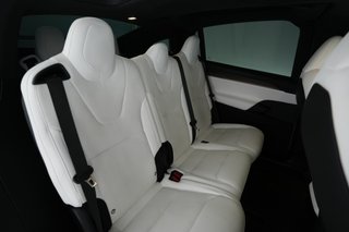 2022 Tesla Model X — photo 4 of 26