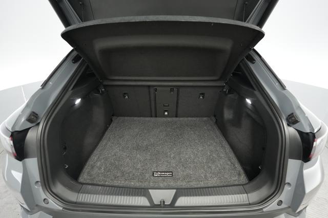 2023 Volkswagen ID.4 — photo 6 of 27