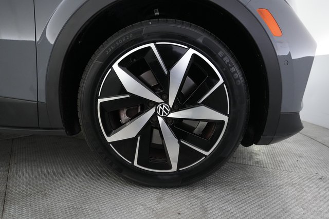 2023 Volkswagen ID.4 — photo 16 of 27