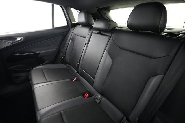 2023 Volkswagen ID.4 — photo 19 of 27