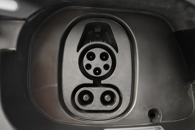 2023 Volkswagen ID.4 — photo 8 of 27