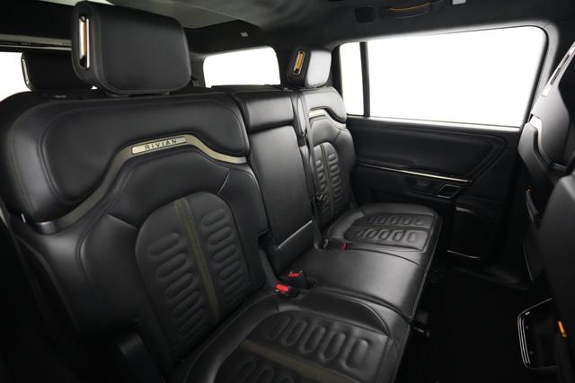 2023 Rivian R1S — photo 4 of 27