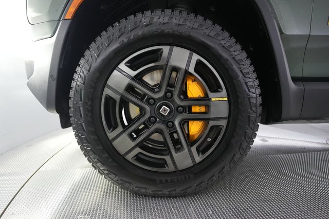 2023 Rivian R1S — photo 15 of 27