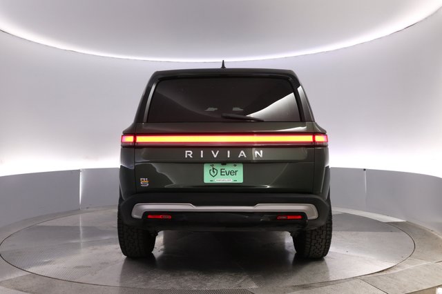 2023 Rivian R1S — photo 12 of 27