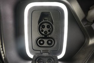 2023 Rivian R1S — photo 8 of 27