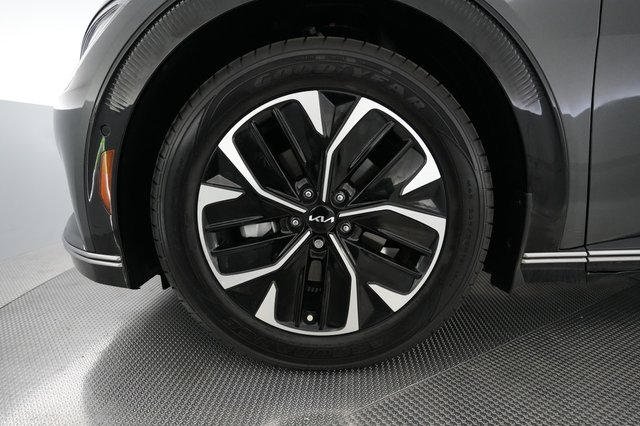 2023 Kia EV6 — photo 15 of 28