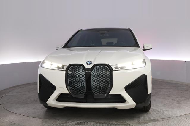 2023 BMW iX — photo 9 of 21