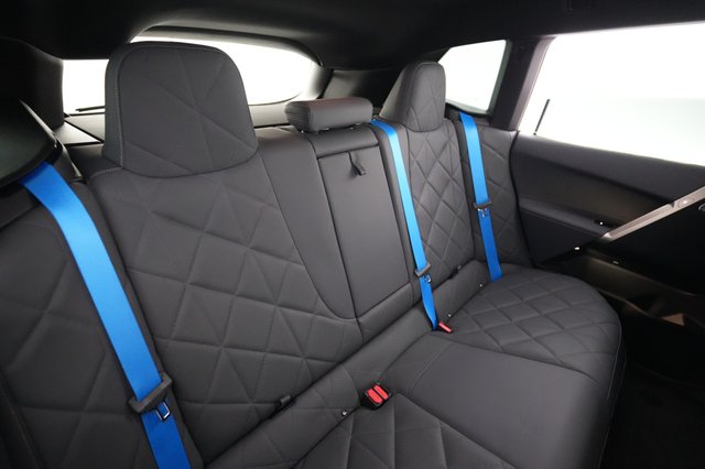 2023 BMW iX — photo 18 of 21