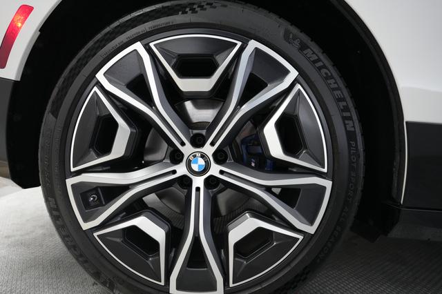 2023 BMW iX — photo 7 of 21