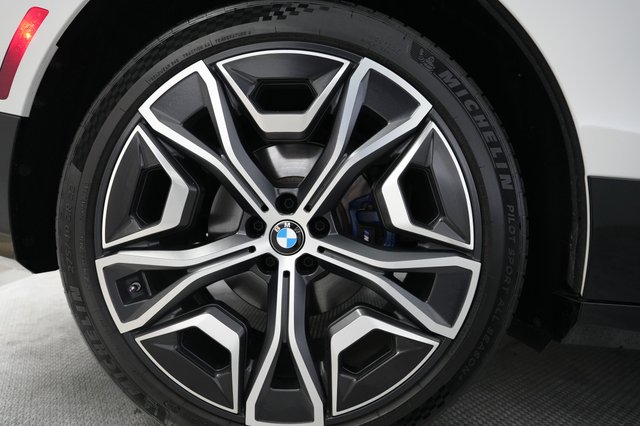 2023 BMW iX — photo 7 of 21