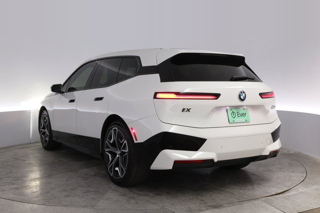 2023 BMW iX — photo 13 of 21