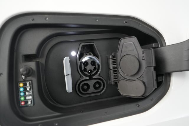 2023 BMW iX — photo 8 of 21