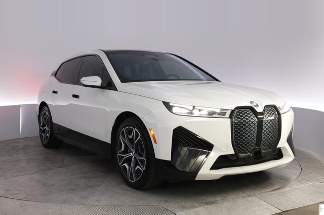 2023 BMW iX — photo 10 of 21
