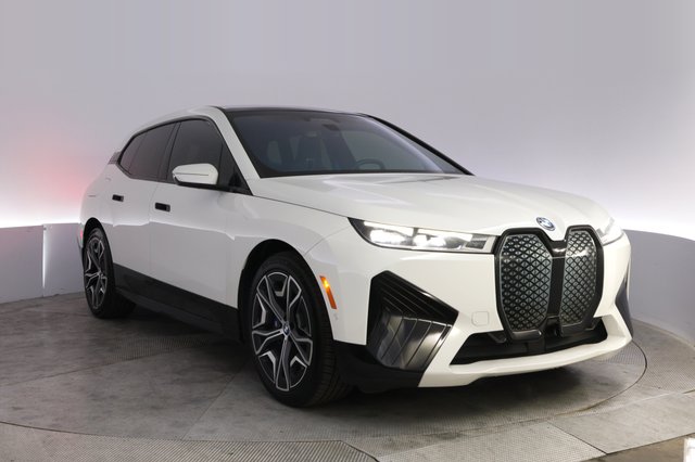 2023 BMW iX — photo 10 of 21