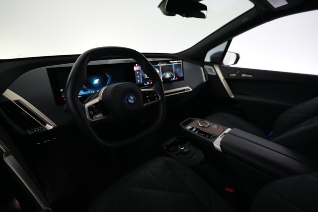 2023 BMW iX — photo 3 of 21