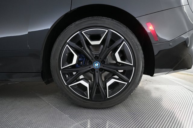 2023 BMW iX — photo 7 of 23