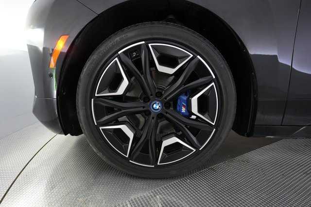 2023 BMW iX — photo 15 of 23