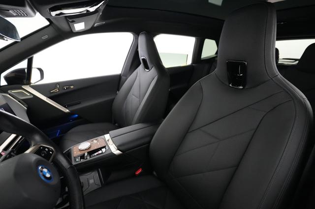 2023 BMW iX — photo 3 of 23